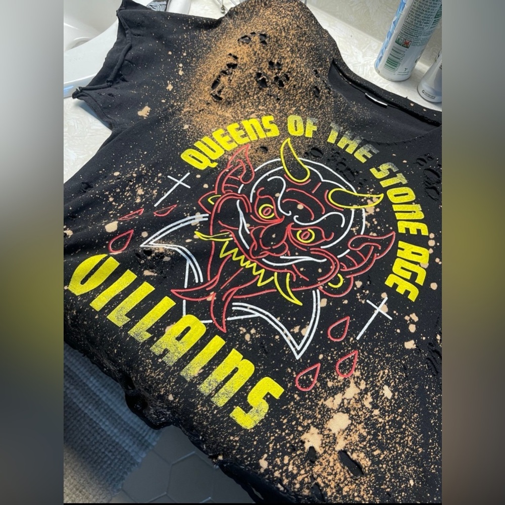 Queens of the Stone Age - Bleached Distressed Band T-Shirt